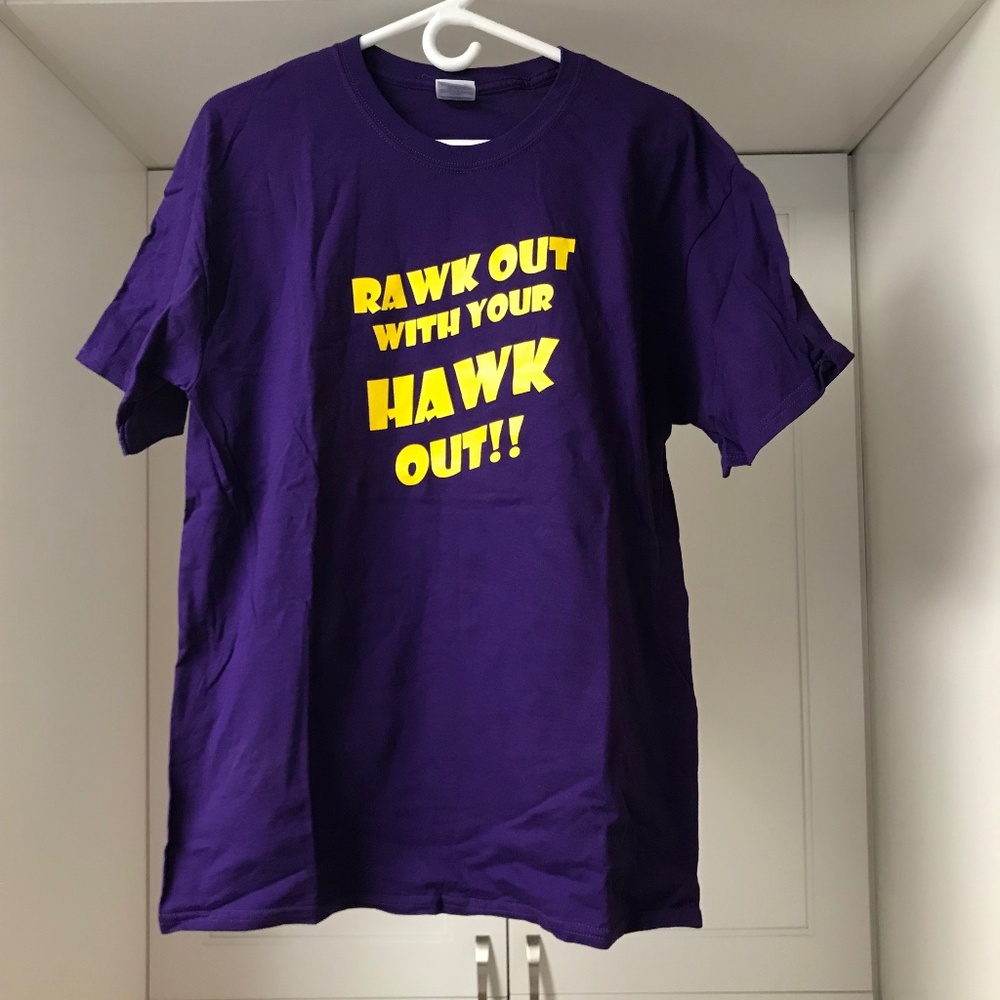 Wilfrid Laurier WLU Hawks T Shirt Purple and Gold Rally Basketball Football M